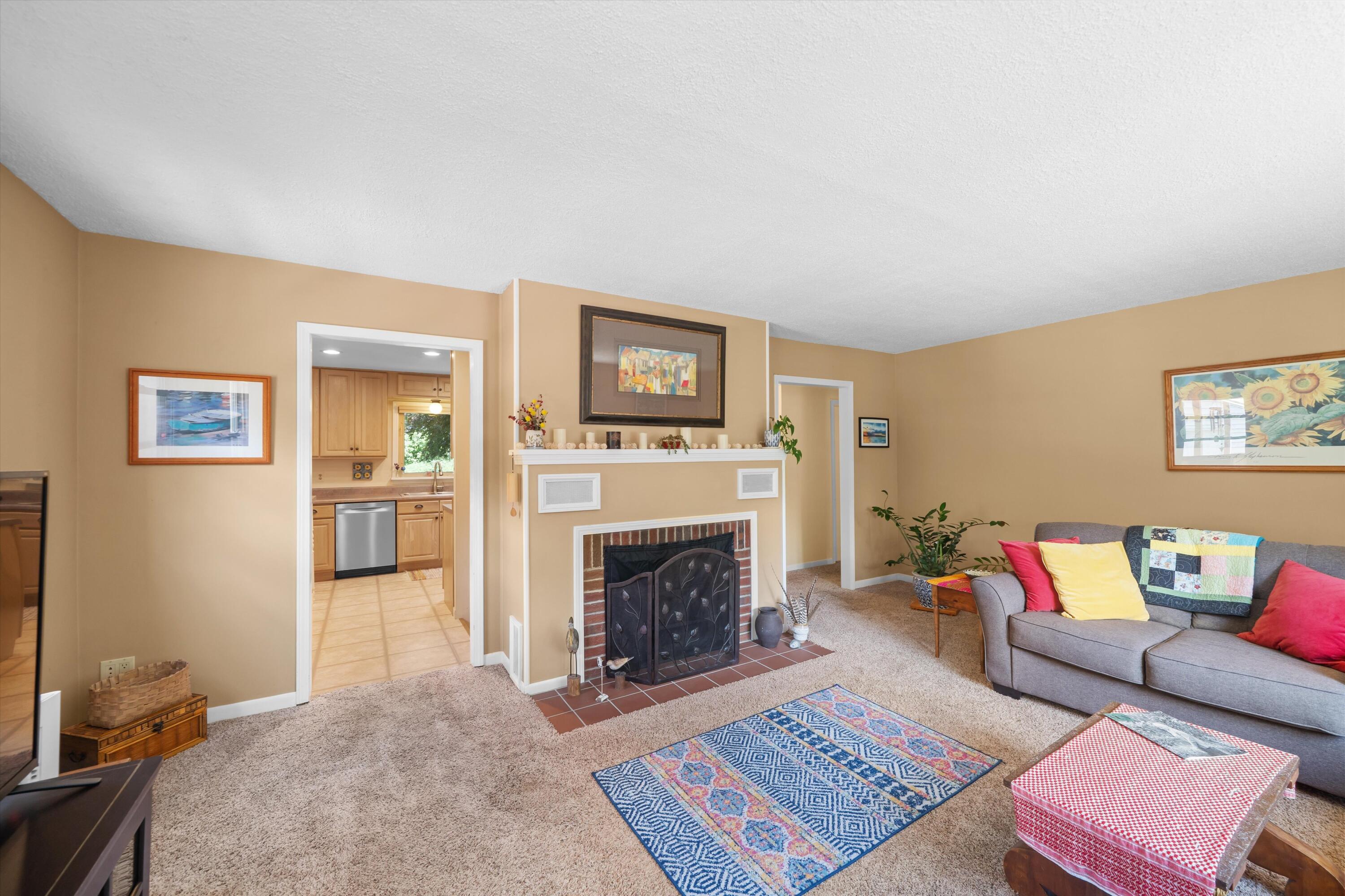 16009 Cavanaugh Lake Road Chelsea, MI 48118 - Photo 17 of 56 Living Room