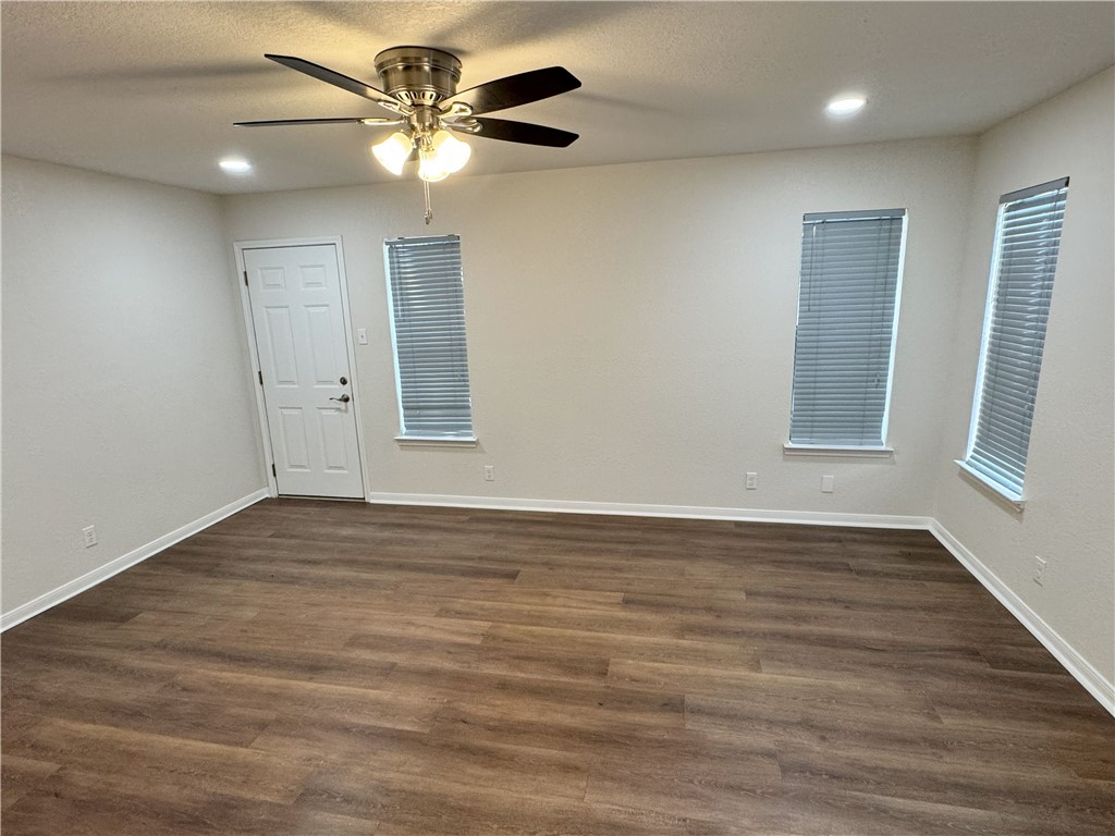 136 Lk Vw Terrace Three Rivers, TX 78071 - Photo 6 of 14 Gallery Image 6
