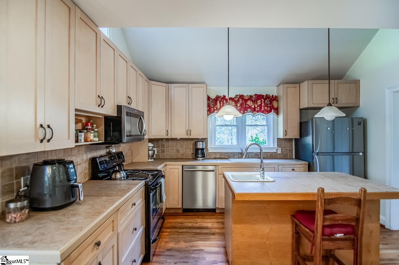 8 Dawson Road Greenville, SC 29609 - Photo 11 of 50