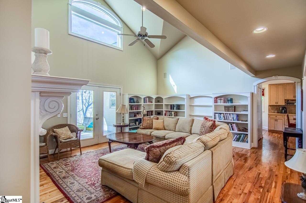 8 Dawson Road Greenville, SC 29609 - Photo 6 of 50