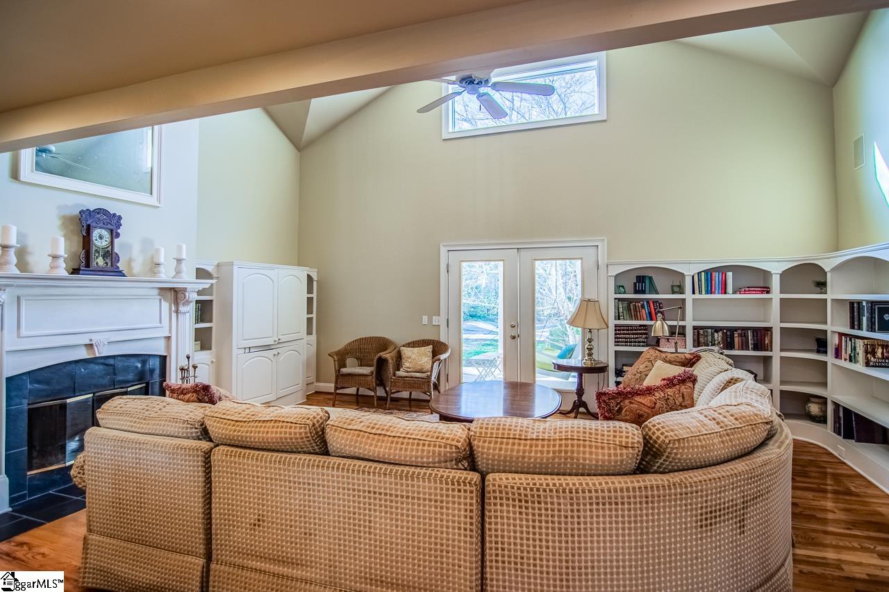 8 Dawson Road Greenville, SC 29609 - Photo 7 of 50