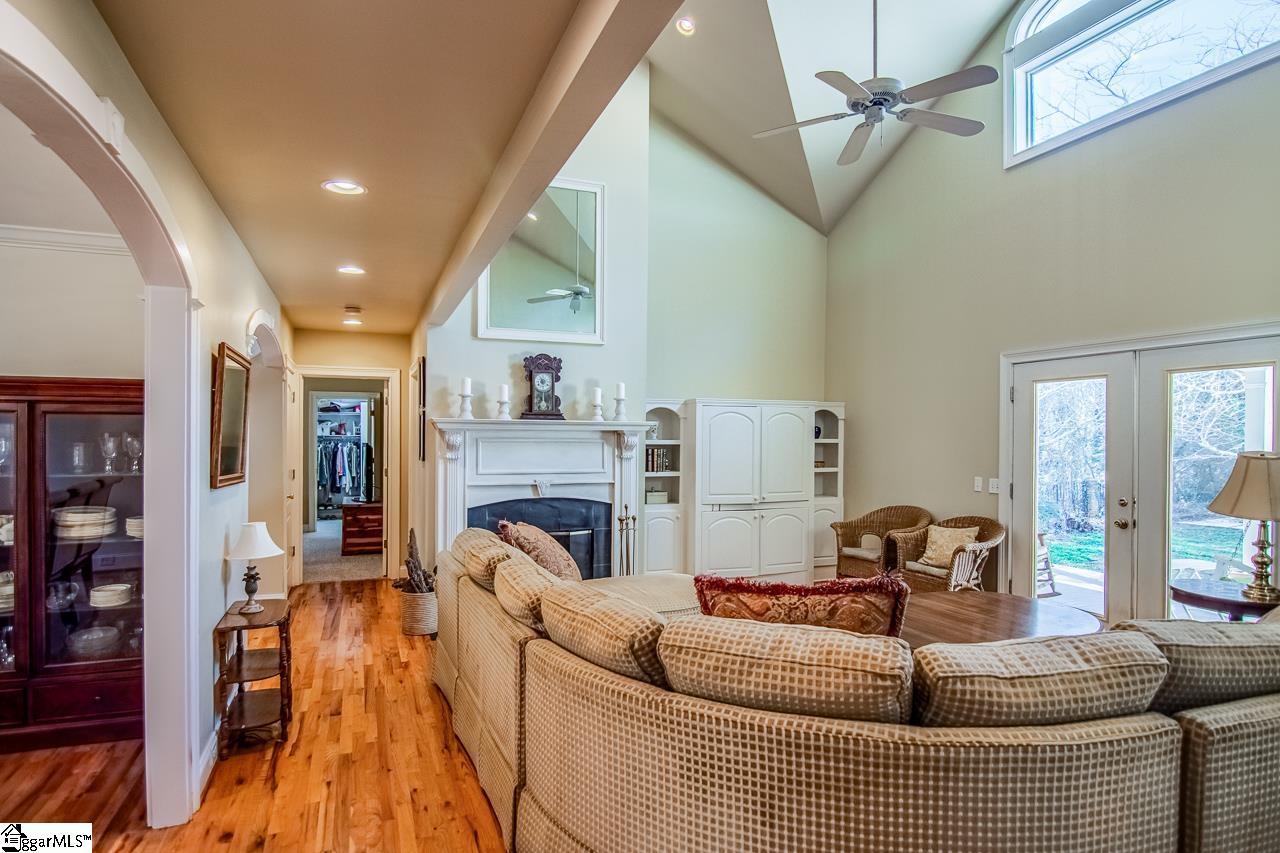 8 Dawson Road Greenville, SC 29609 - Photo 8 of 50