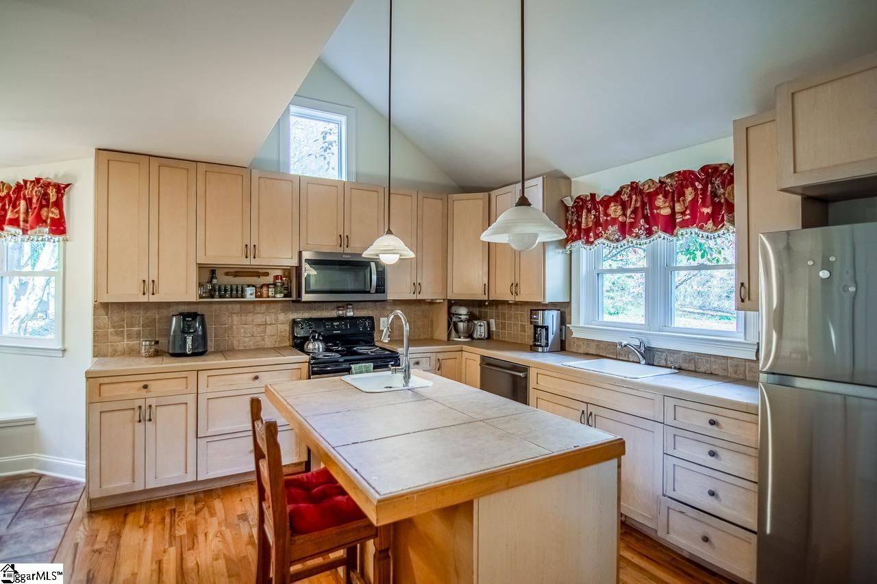 8 Dawson Road Greenville, SC 29609 - Photo 10 of 50