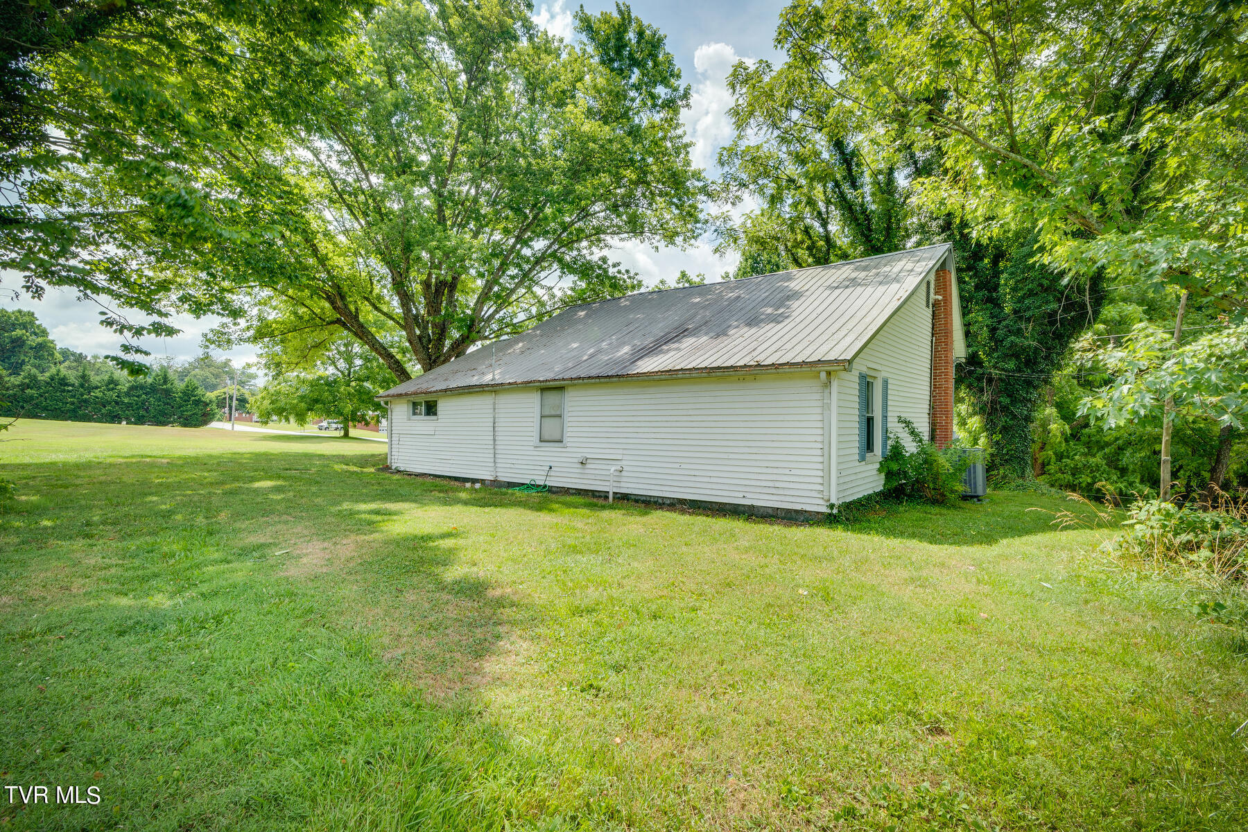 1350 Walkertown Road Afton, TN 37616 - Photo 23 of 32 023