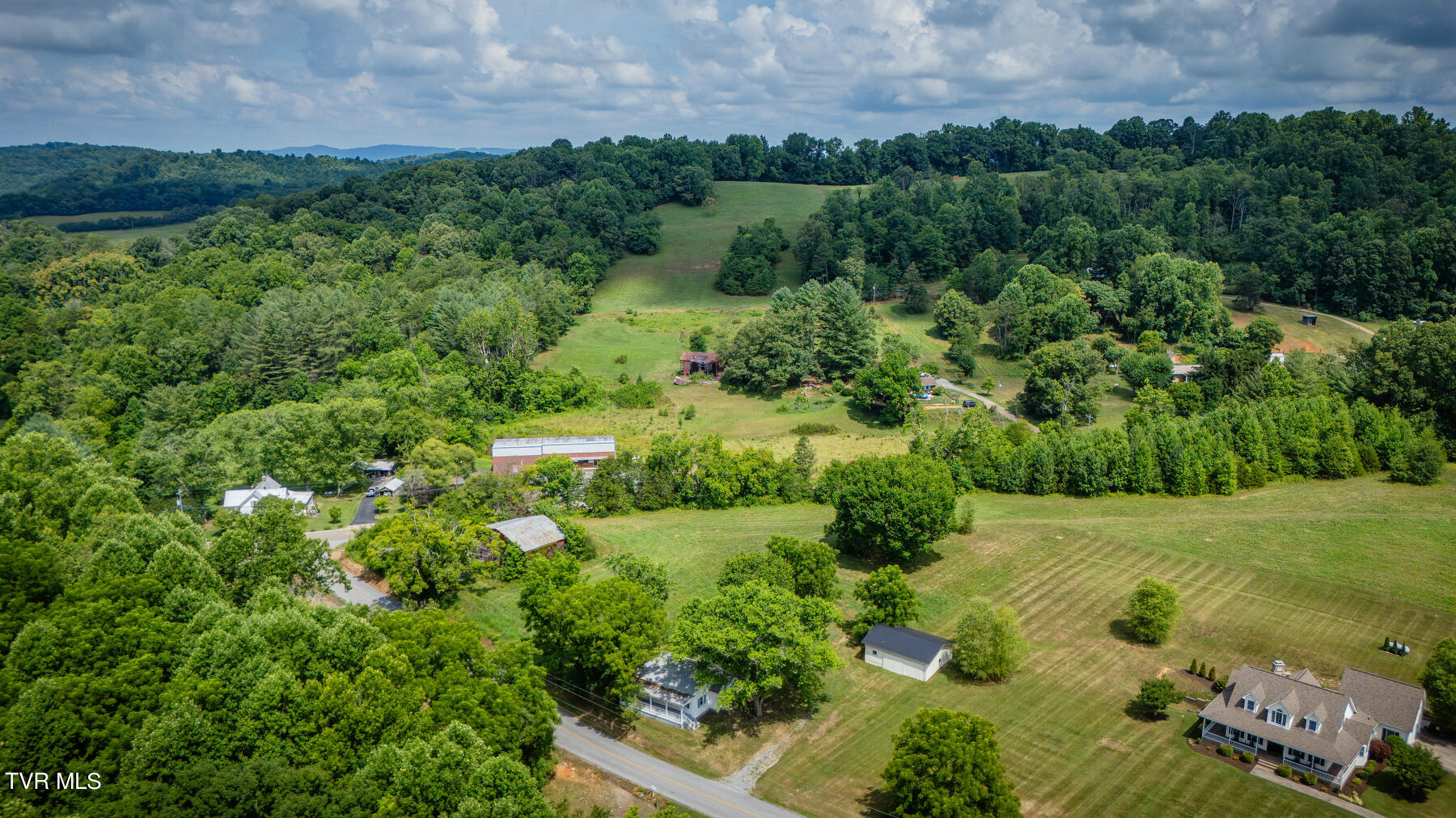 1350 Walkertown Road Afton, TN 37616 - Photo 28 of 32 102