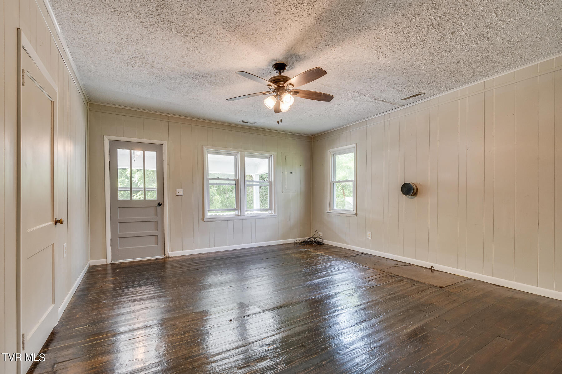 1350 Walkertown Road Afton, TN 37616 - Photo 5 of 32 005