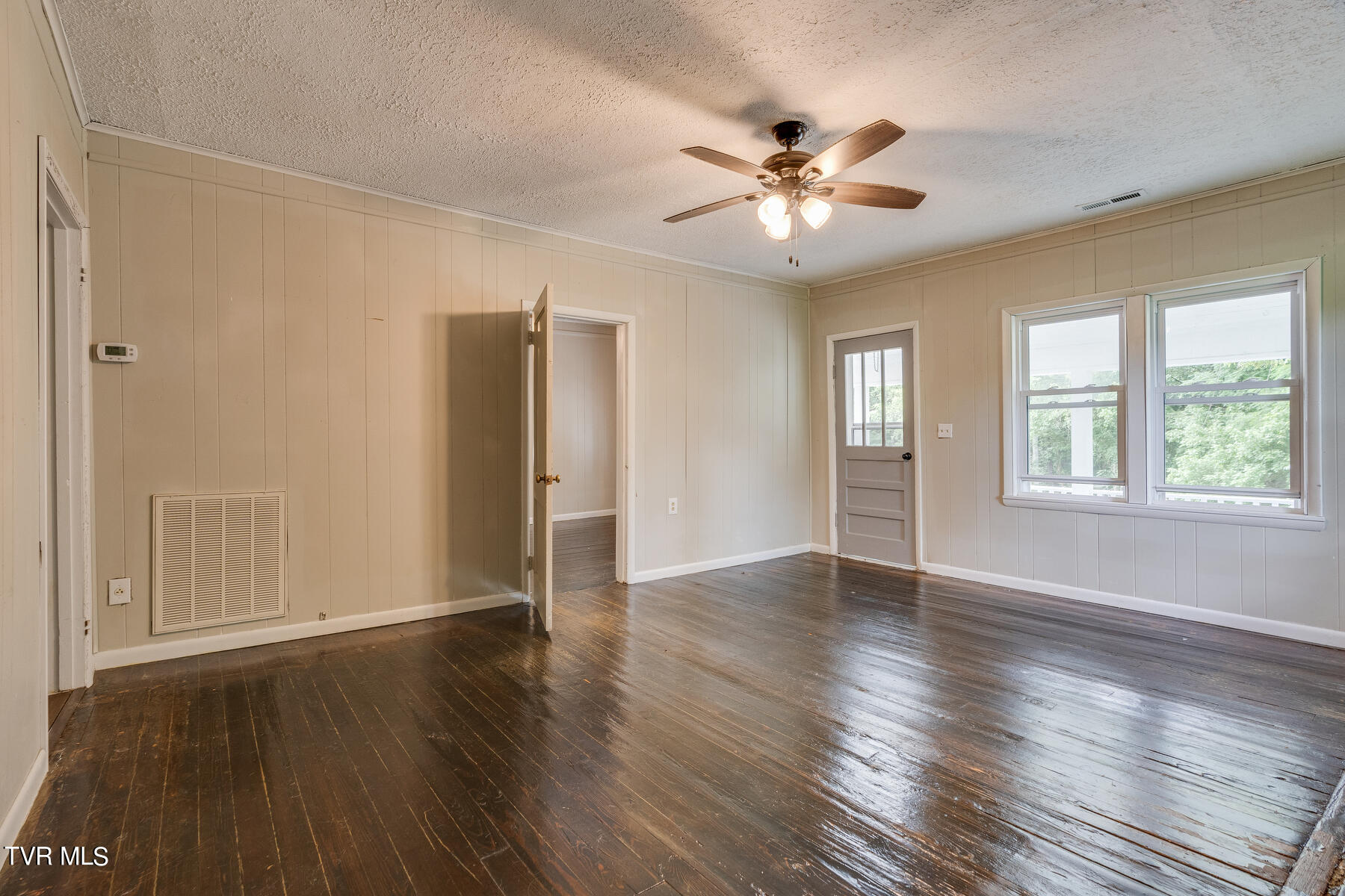 1350 Walkertown Road Afton, TN 37616 - Photo 6 of 32 006