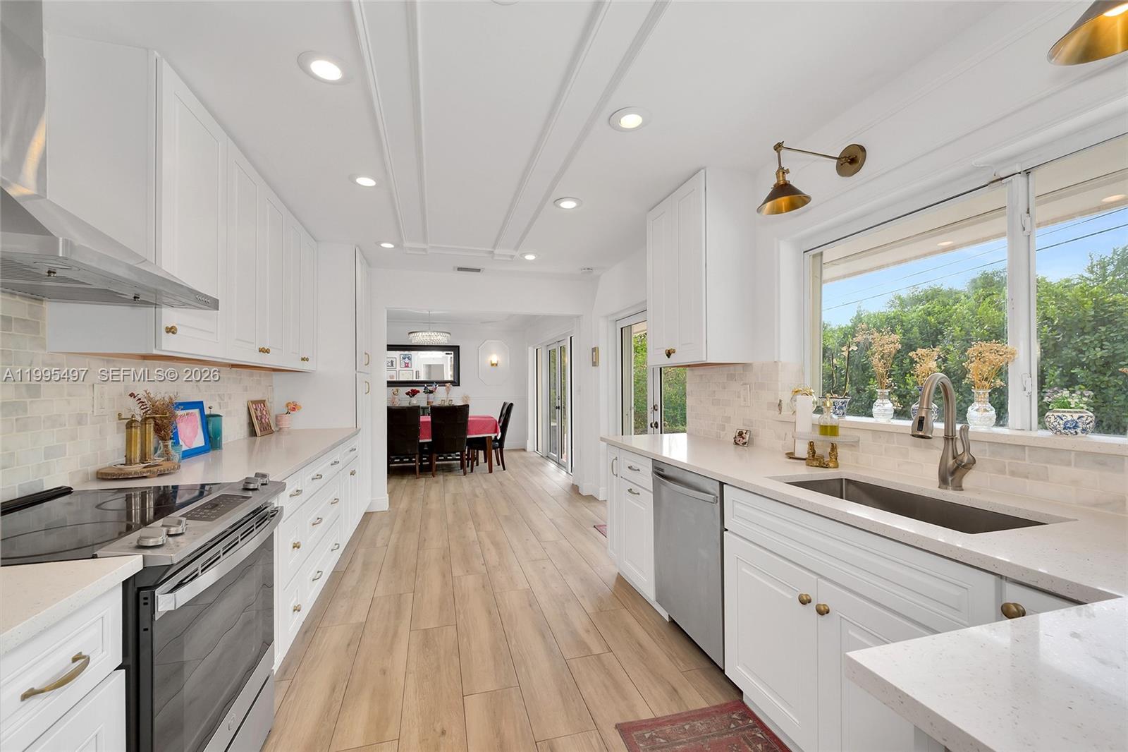 9370 Southwest 82nd Street Miami, FL 33173 - Photo 16 of 37