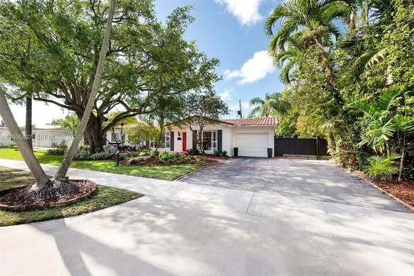 $1,285,000 | 9370 Southwest 82nd Street, Miami, FL 33173