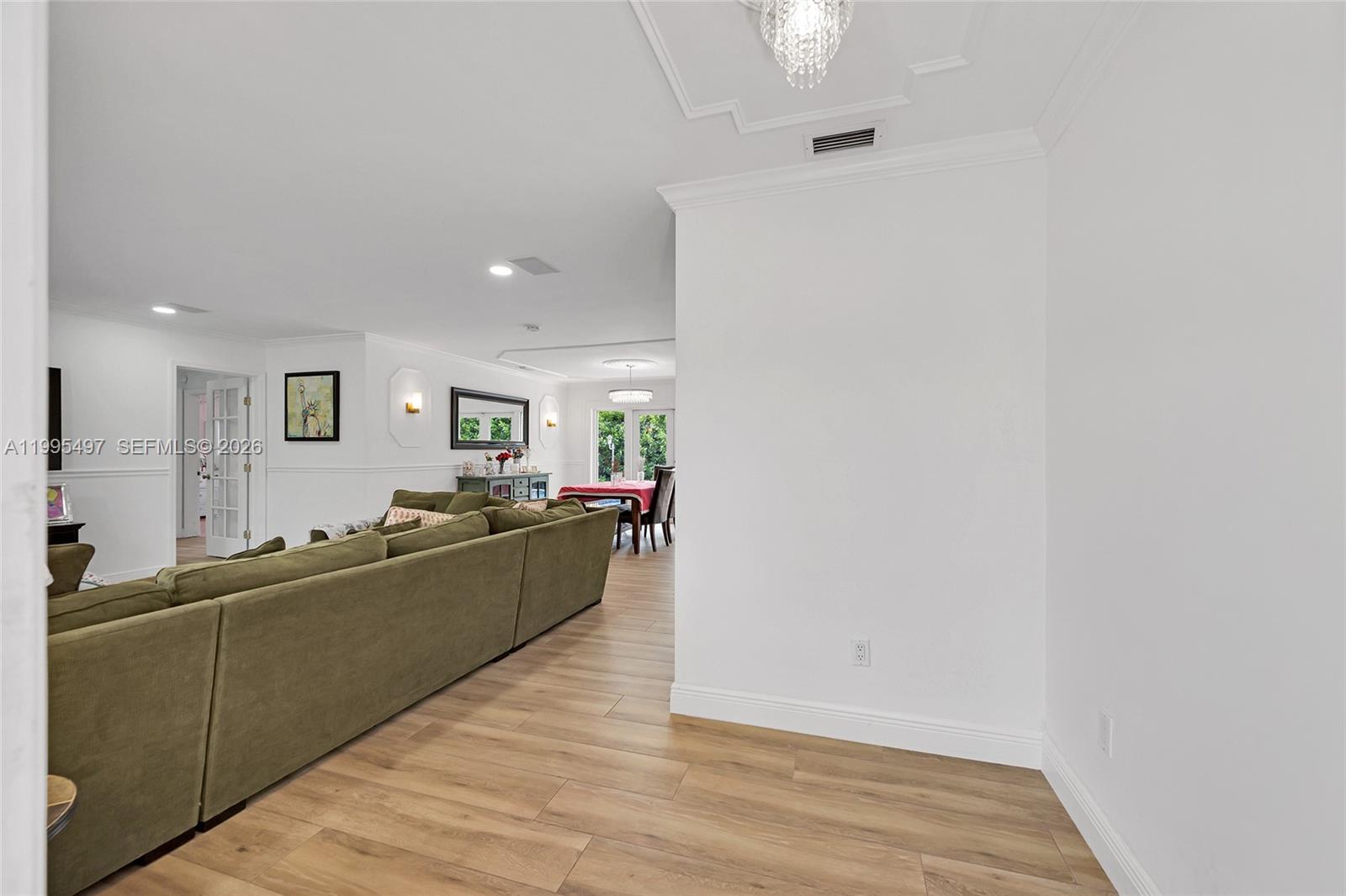 9370 Southwest 82nd Street Miami, FL 33173 - Photo 6 of 37