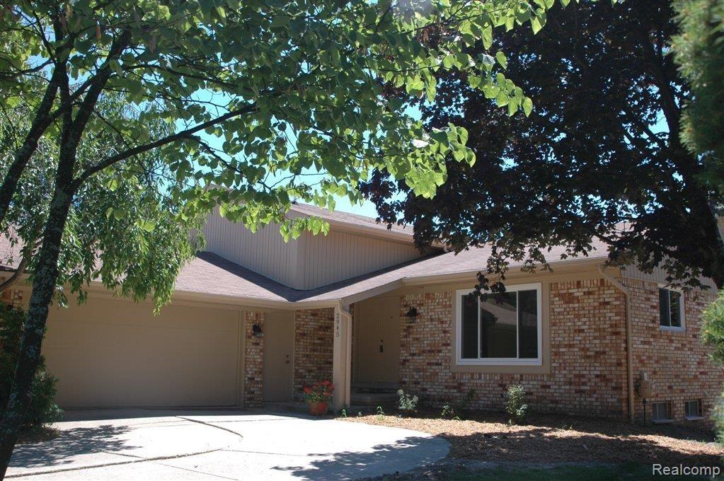 2945 Powderhorn Ridge Road Rochester, MI 48309 - Photo 1 of 20 Front Elevation