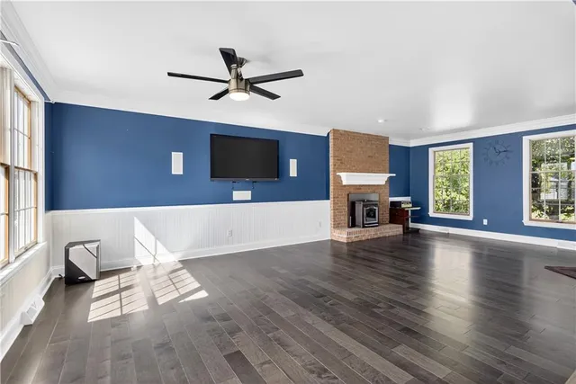 a view of livingroom with hardwood floor and a ceiling fan