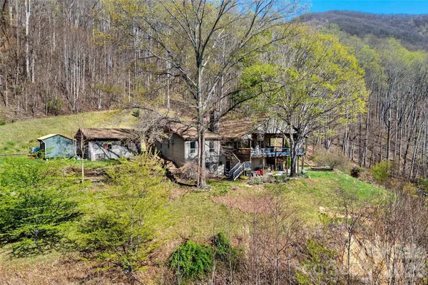 a view of a yard with table and chairs