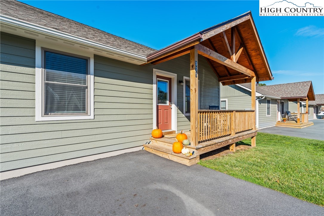 575 Townhomes Place, Unit 34 Boone, NC 28607 - Photo 9 of 28