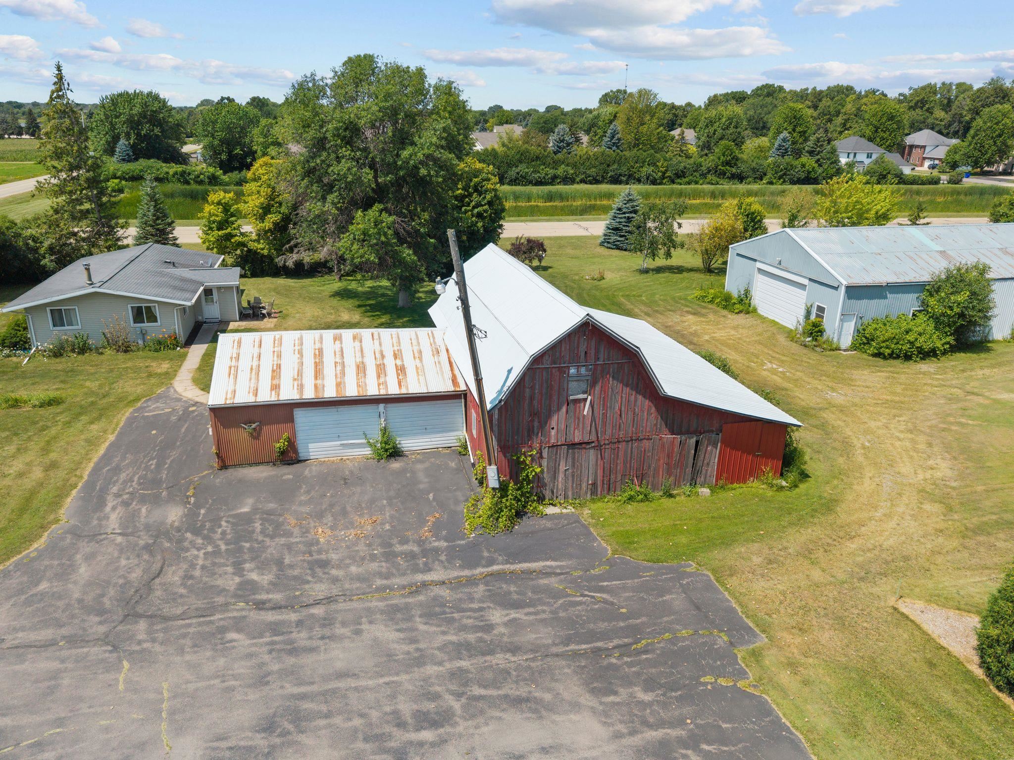 W6576 Manitowoc Road Appleton, WI 54915 - Photo 3 of 34