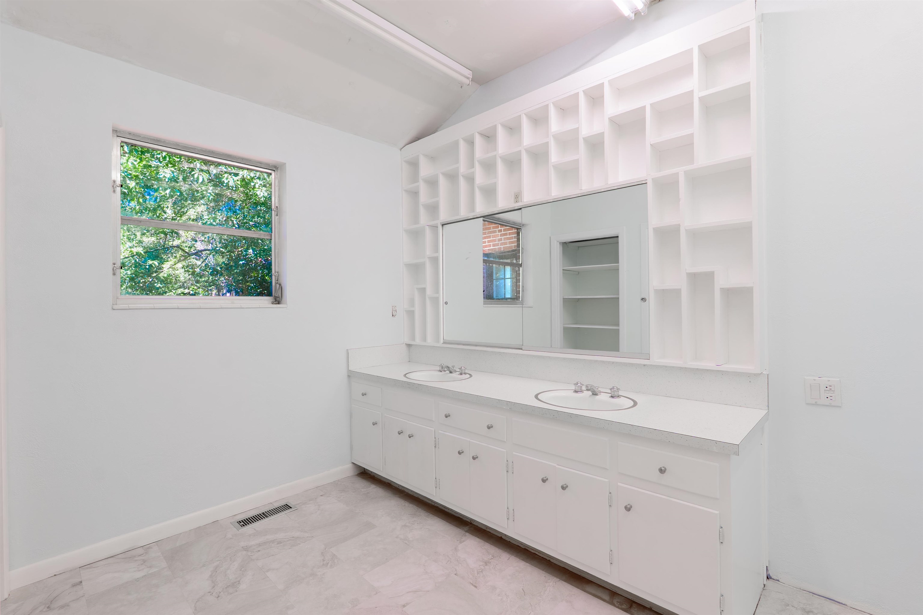 1024 Cherokee Drive Tallahassee, FL 32301 - Photo 2 of 39