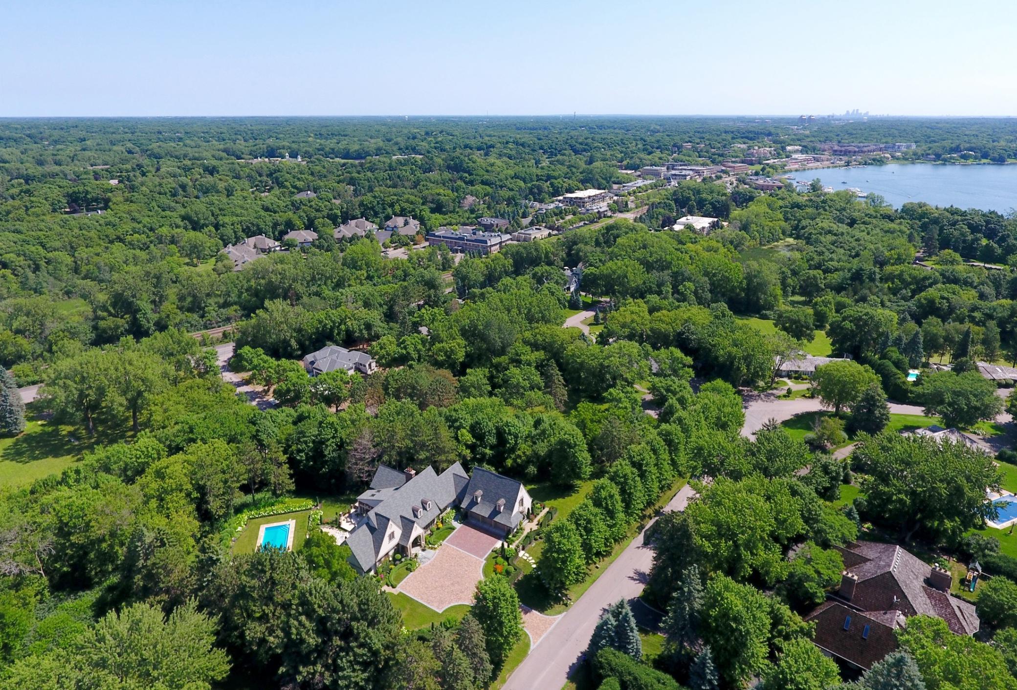 325 Highcroft Lane Wayzata, MN 55391 - Photo 2 of 39