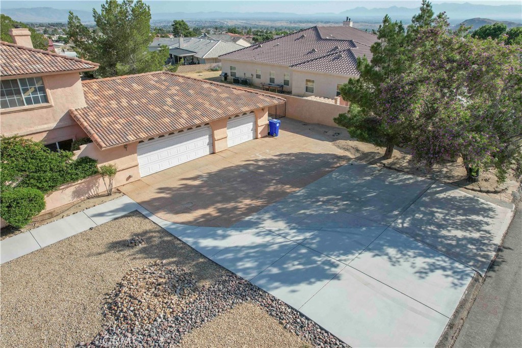 18633 Kamana Road Apple Valley, CA 92307 - Photo 3 of 50