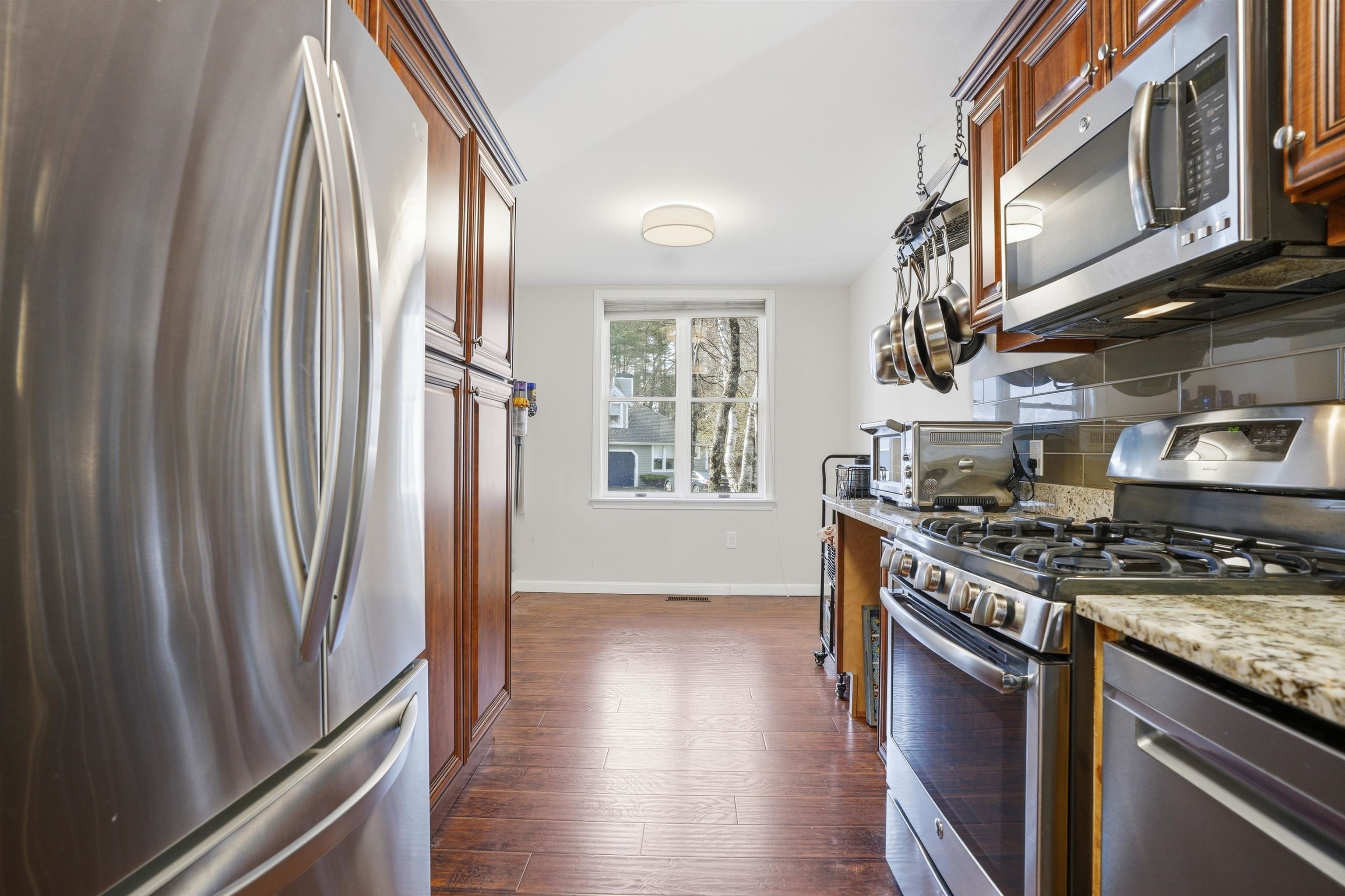 67 Cherry Hollow Road Nashua, NH 03062 - Photo 4 of 34