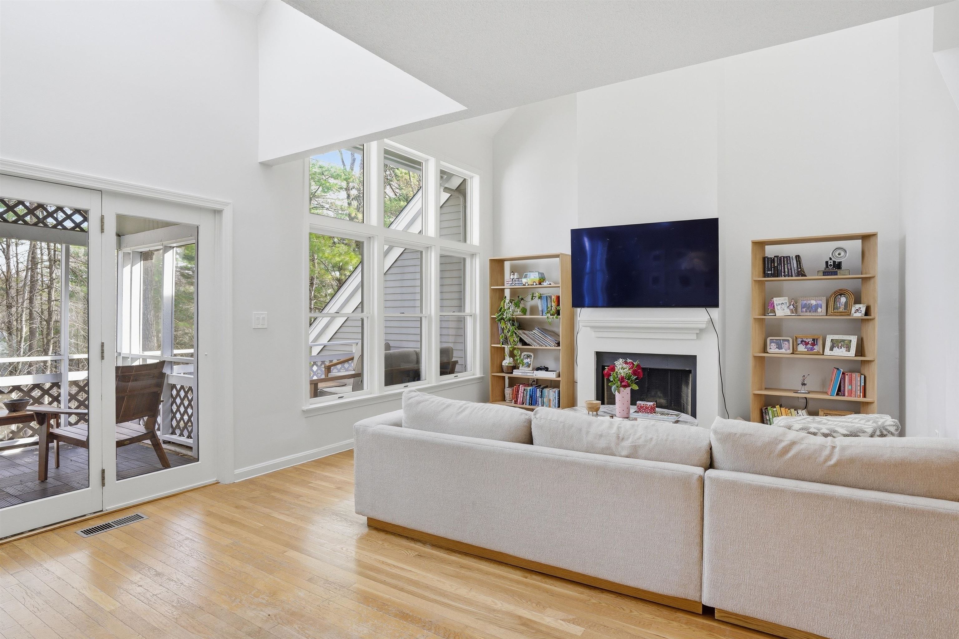 67 Cherry Hollow Road Nashua, NH 03062 - Photo 8 of 34