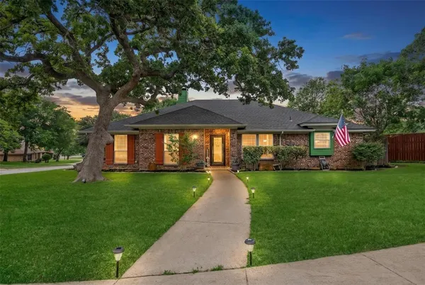 $495,000 | 2108 Oakmeadow Place, Bedford, TX 76021