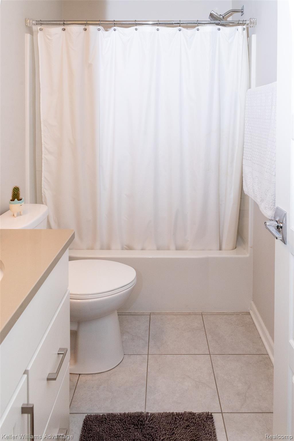 2988 Hartwick Drive Rochester, MI 48307 - Photo 42 of 45 Lower level full bathroom