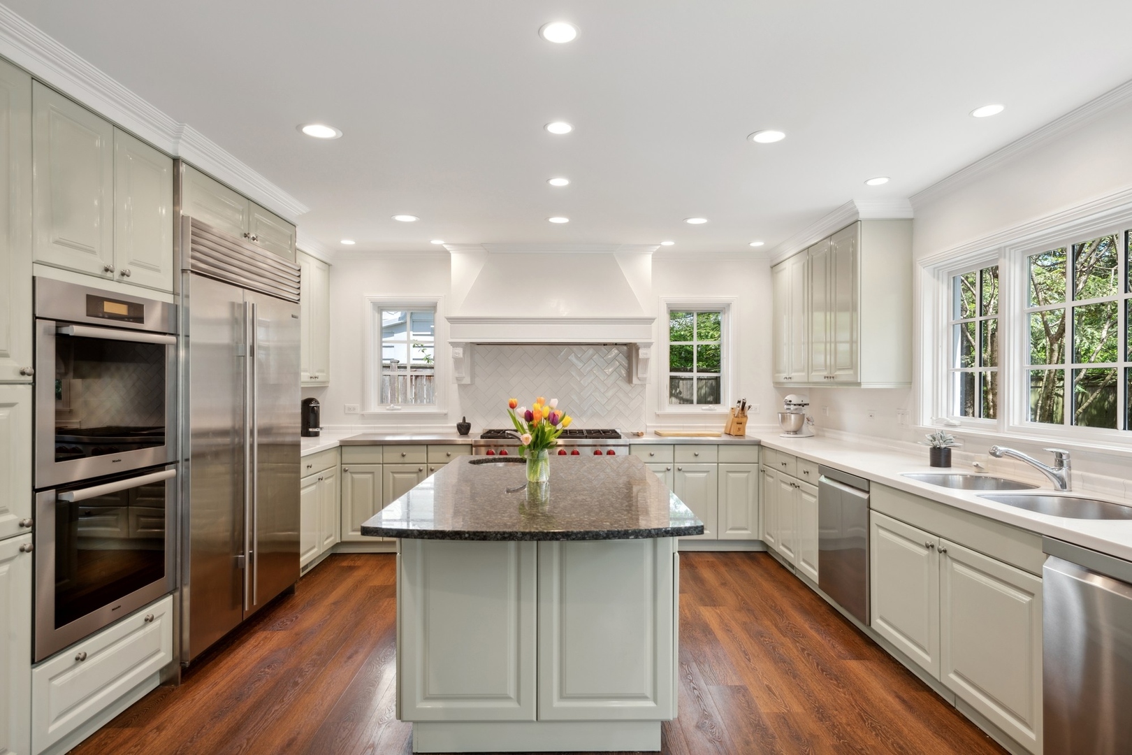 609 Cedar Street Winnetka, IL 60093 - Photo 6 of 36