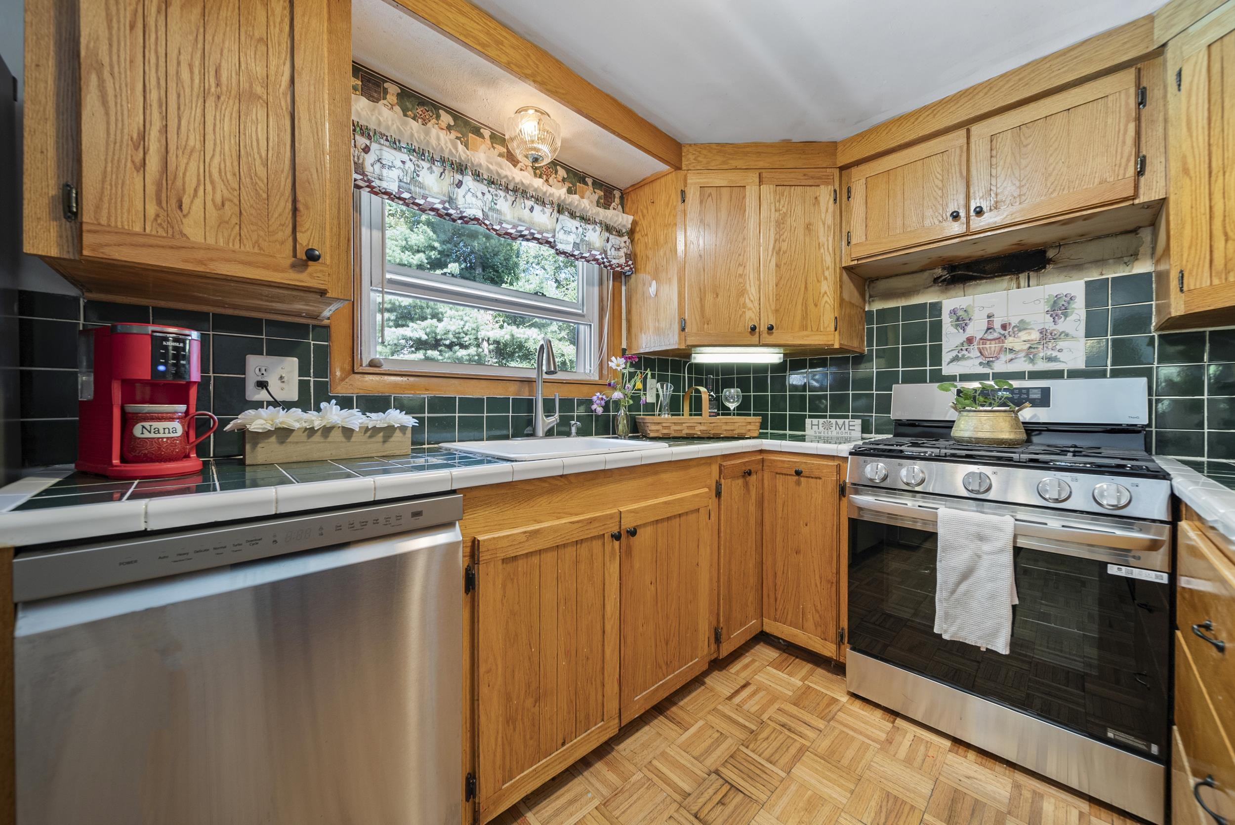 148 Dave Street Manchester, NH 03104 - Photo 19 of 46