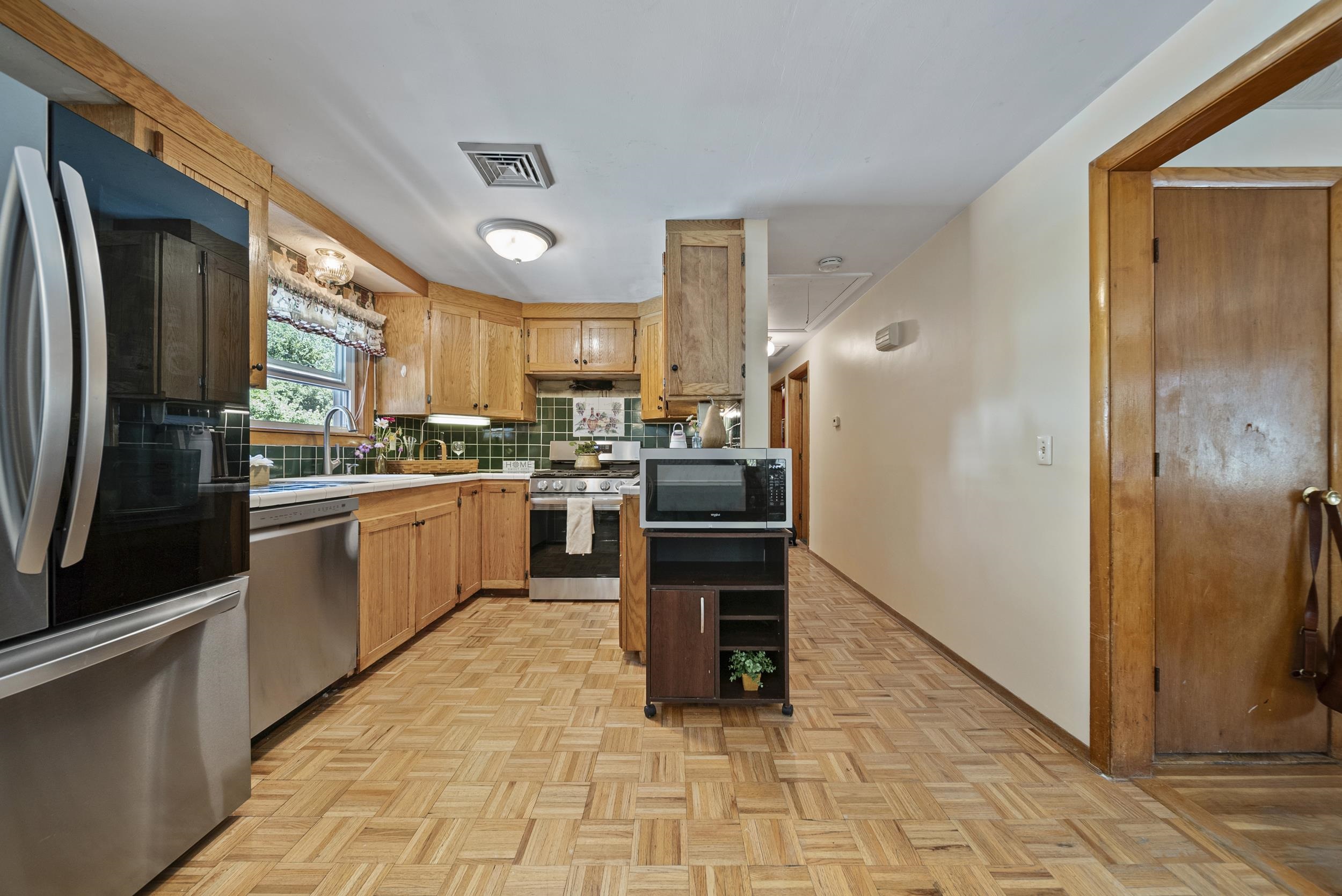 148 Dave Street Manchester, NH 03104 - Photo 20 of 46