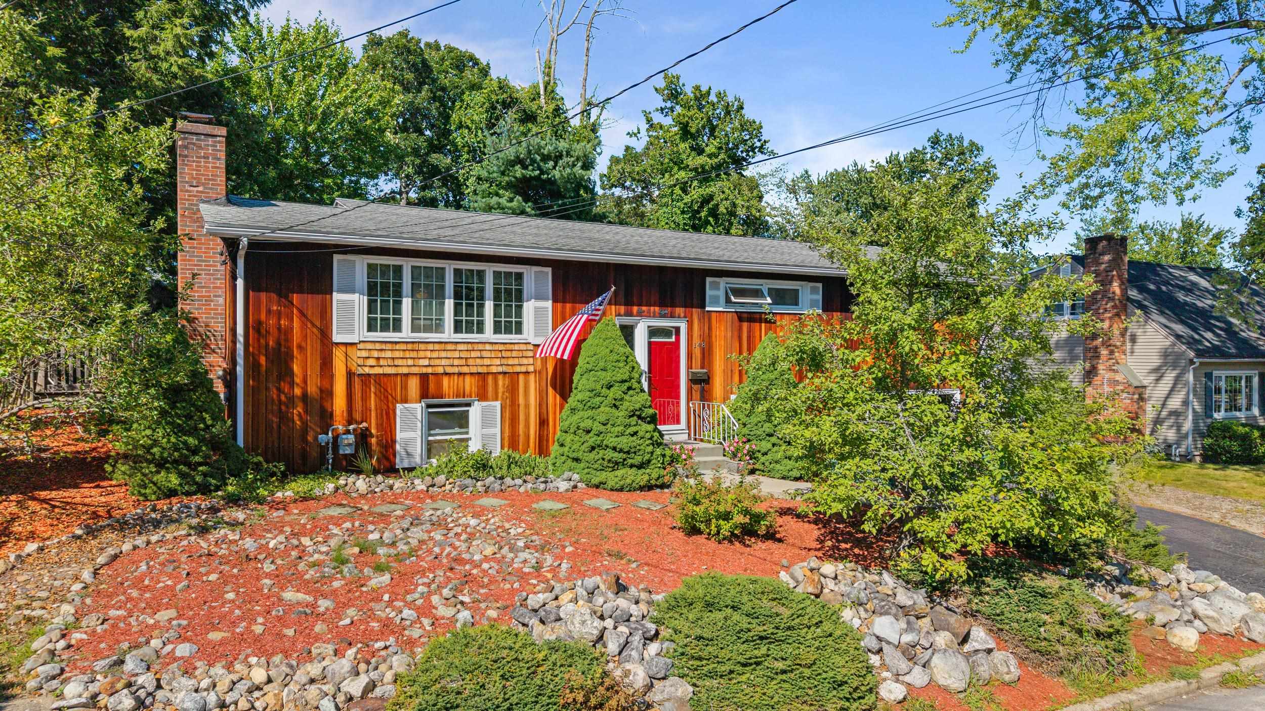 148 Dave Street Manchester, NH 03104 - Photo 3 of 46