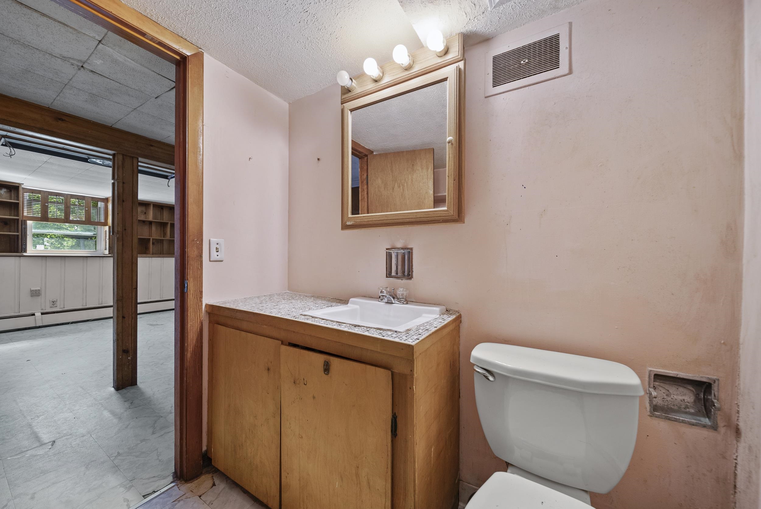 148 Dave Street Manchester, NH 03104 - Photo 35 of 46