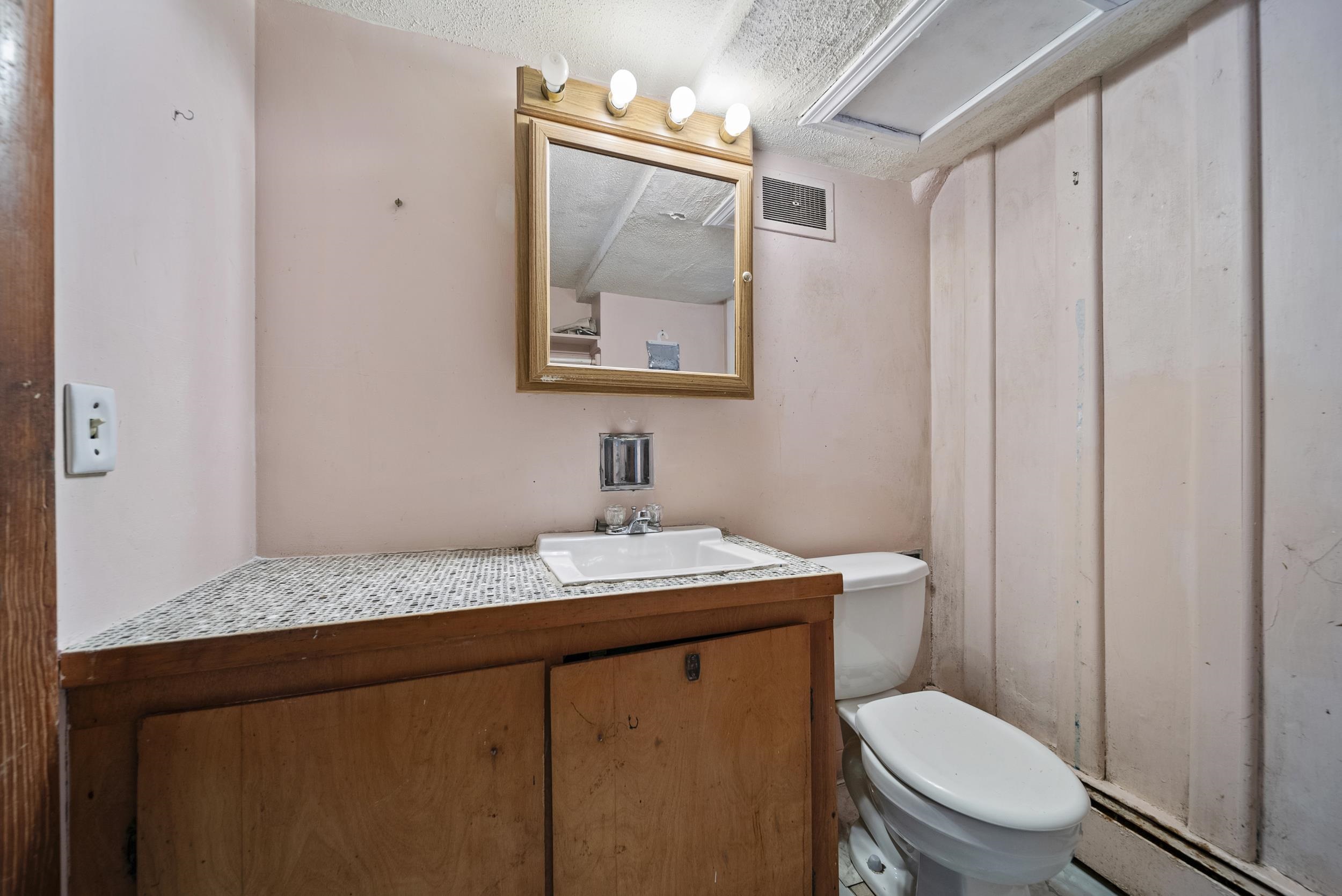 148 Dave Street Manchester, NH 03104 - Photo 36 of 46