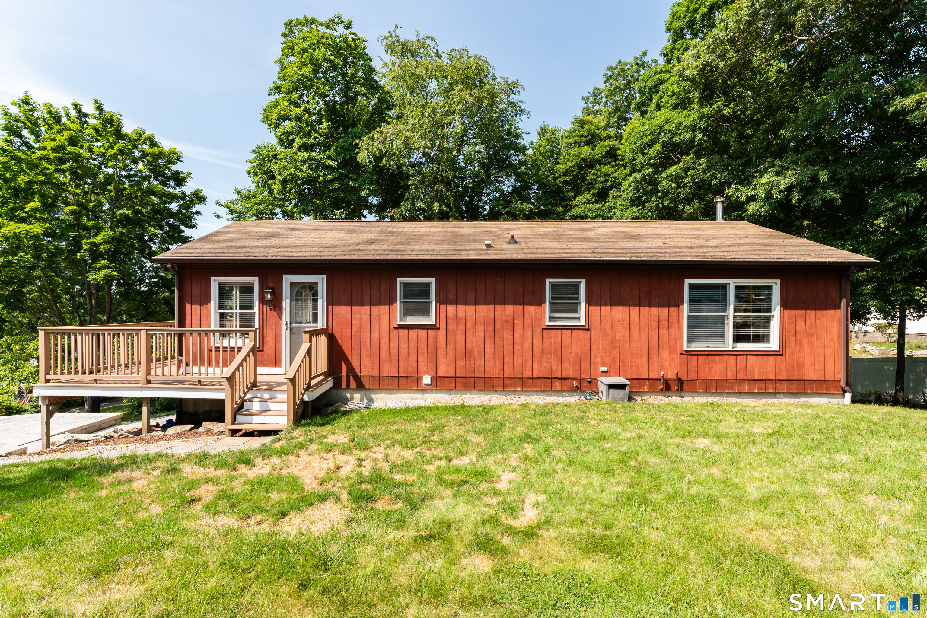 95 Crest Drive Groton, CT 06355 - Photo 3 of 40