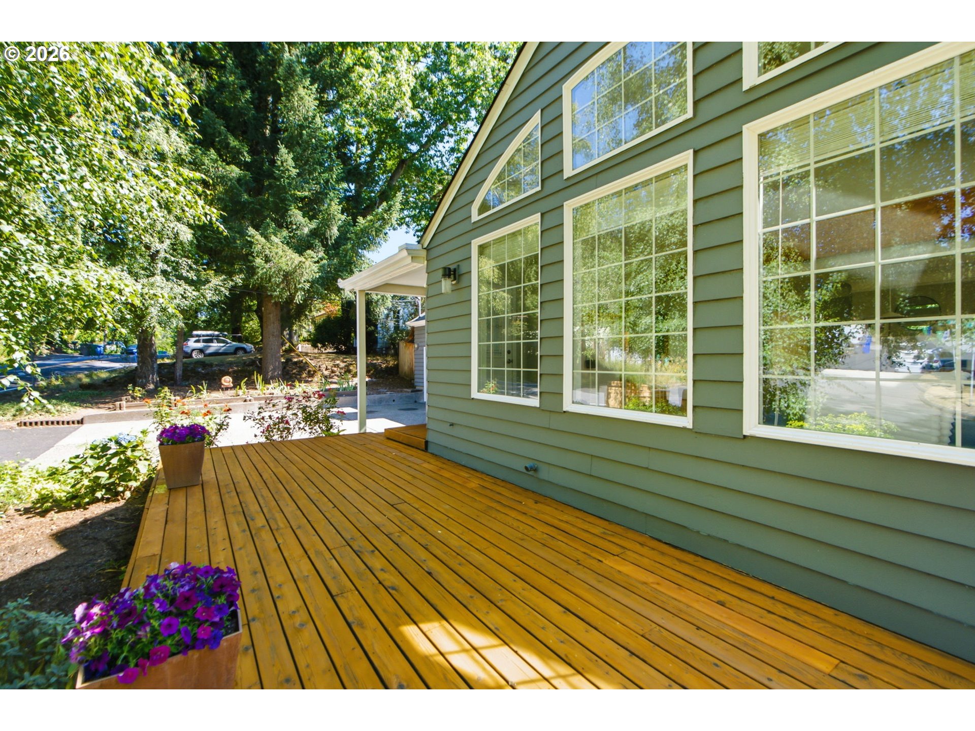 7636 Southwest Capitol Hill Road Portland, OR 97219 - Photo 4 of 48