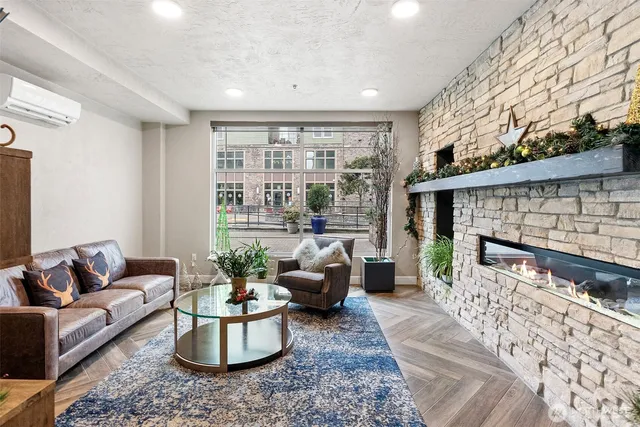 a room with lots of furniture and lots of furniture