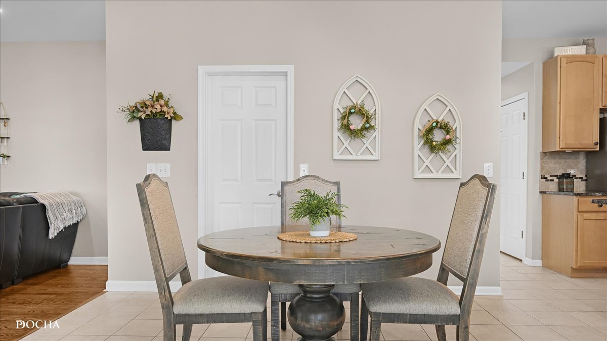 420 Raintree Drive Oswego, IL 60543 - Photo 15 of 51 a dining room with furniture and window