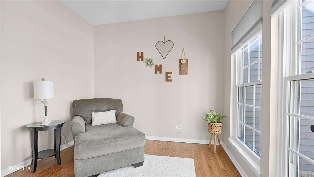 420 Raintree Drive Oswego, IL 60543 - Photo 19 of 51 a living room with furniture and a window