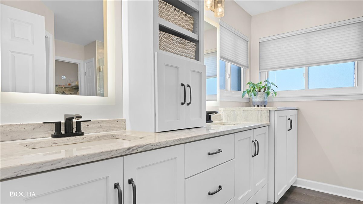 420 Raintree Drive Oswego, IL 60543 - Photo 26 of 51 a bathroom with cabinets and mirror