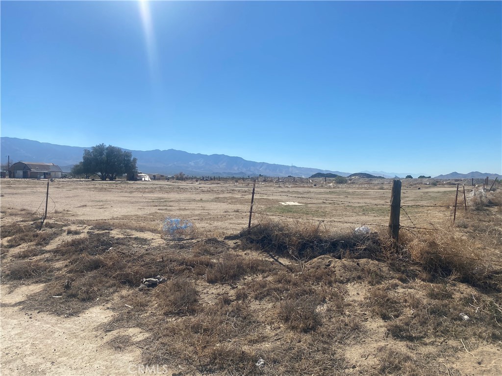 36350 Rodeo Road Lucerne Valley, CA 92356 - Photo 21 of 25 a view of a lake with mountains in the background