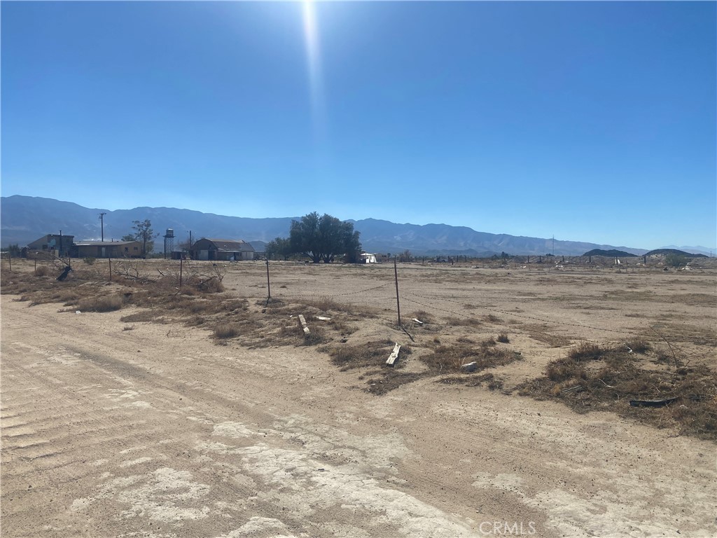 36350 Rodeo Road Lucerne Valley, CA 92356 - Photo 22 of 25 a view of a road with an ocean