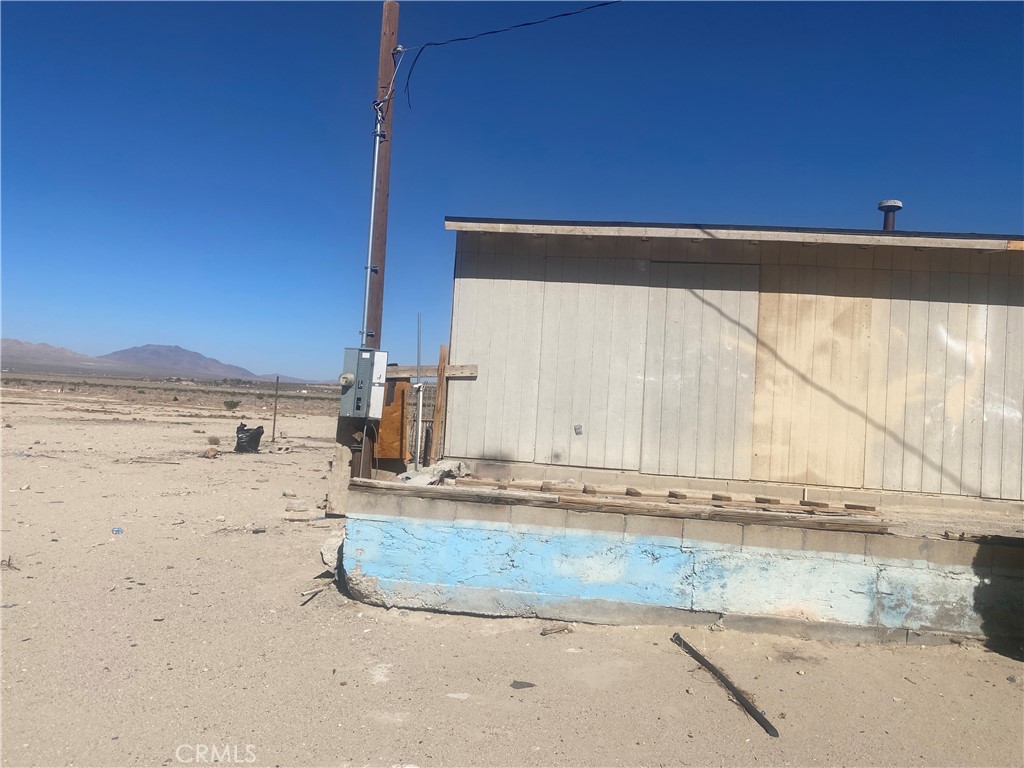 36350 Rodeo Road Lucerne Valley, CA 92356 - Photo 9 of 25 a view of a kitchen with kitchen island and a sink
