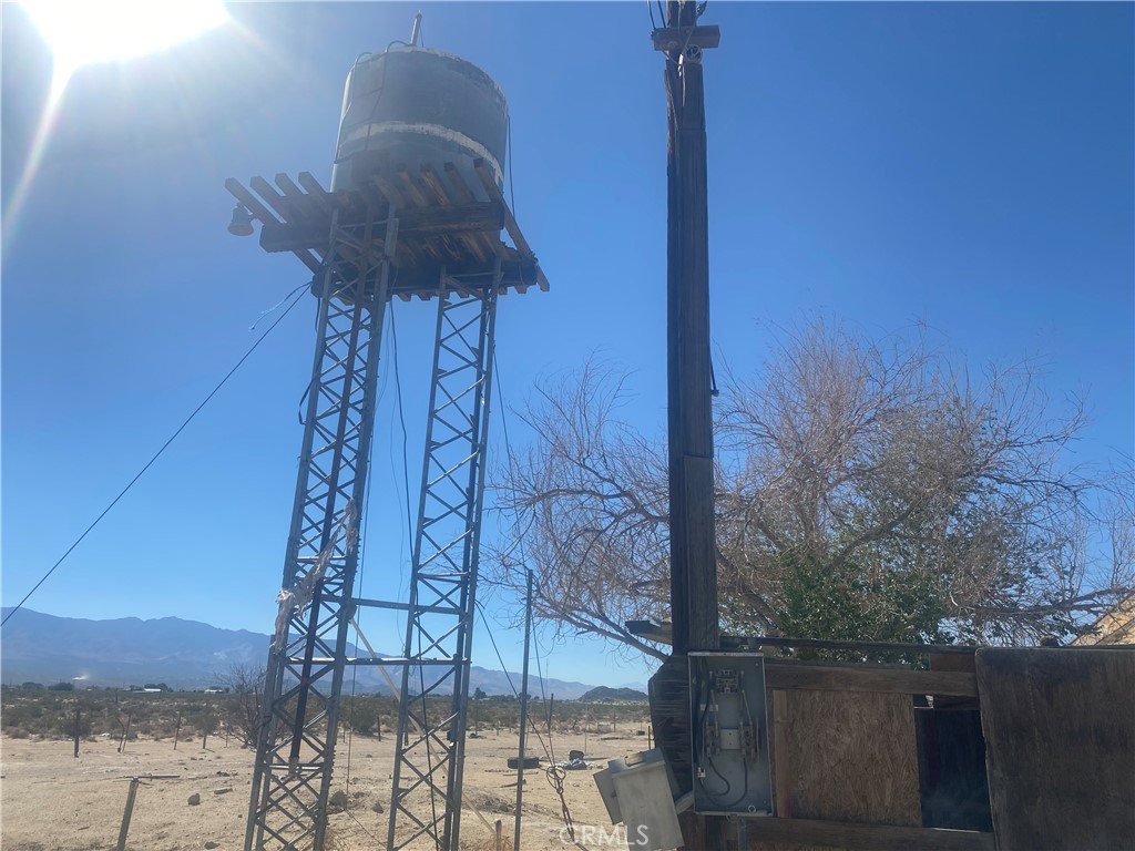 36350 Rodeo Road Lucerne Valley, CA 92356 - Photo 10 of 25 a vase of flowers sitting on a table in front of a house