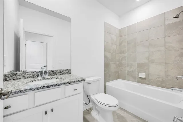 $2,400 | 3928 Sweet Alyssum Terrace, Alva, FL 33920