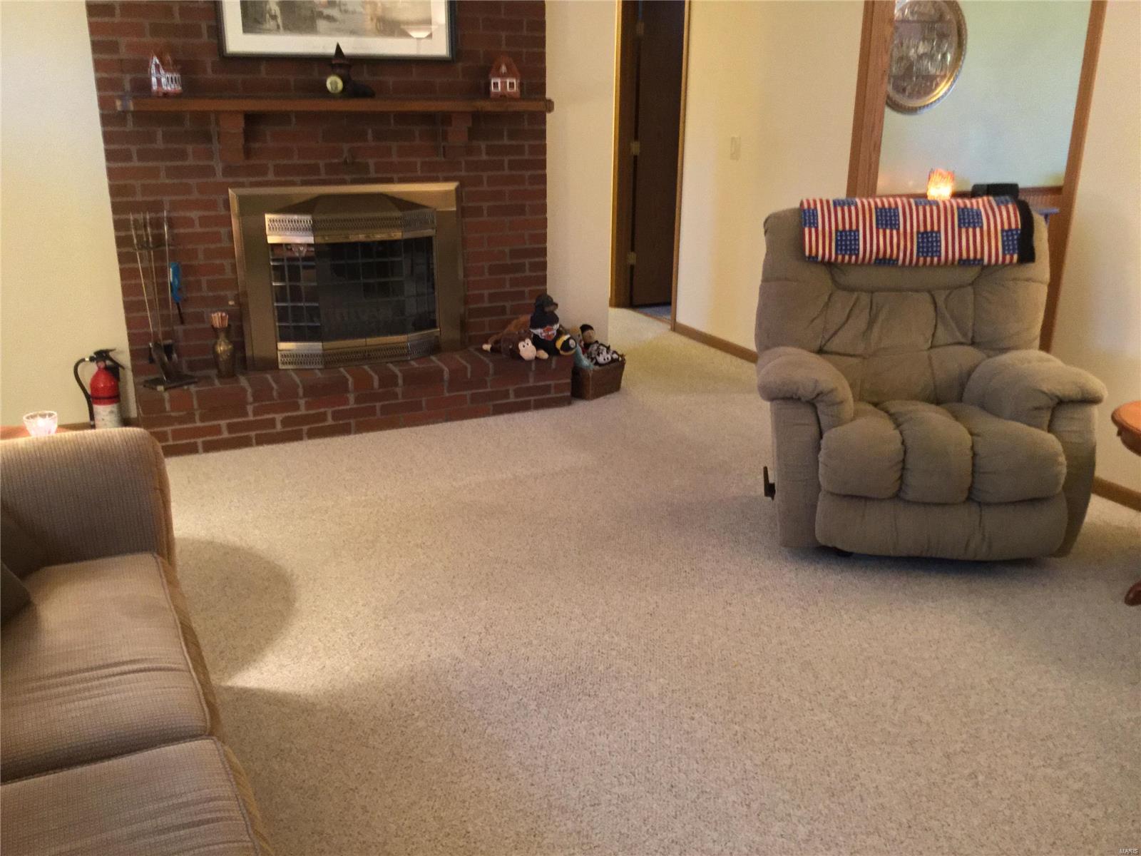926 Long Branch Road Troy, IL 62294 - Photo 3 of 27 Gallery Image 3