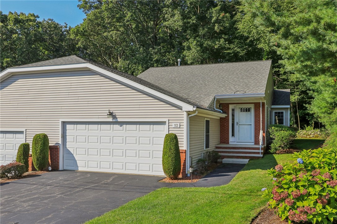 12 Lees Farm Commons Drive, North Providence, RI 02904 Compass