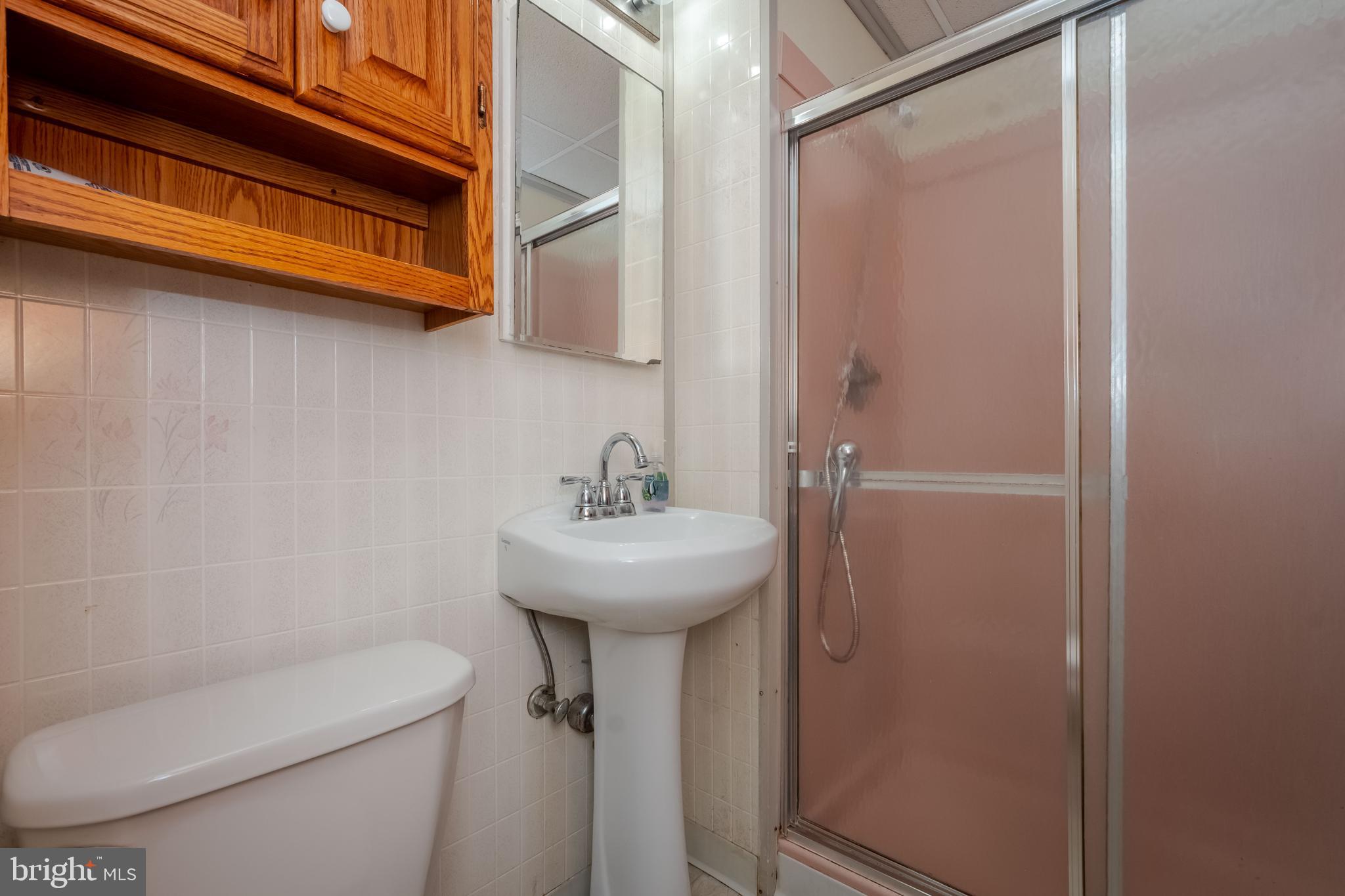 3122 Cornwall Road Dundalk, MD 21222 - Photo 23 of 40 Full Bath Main Level