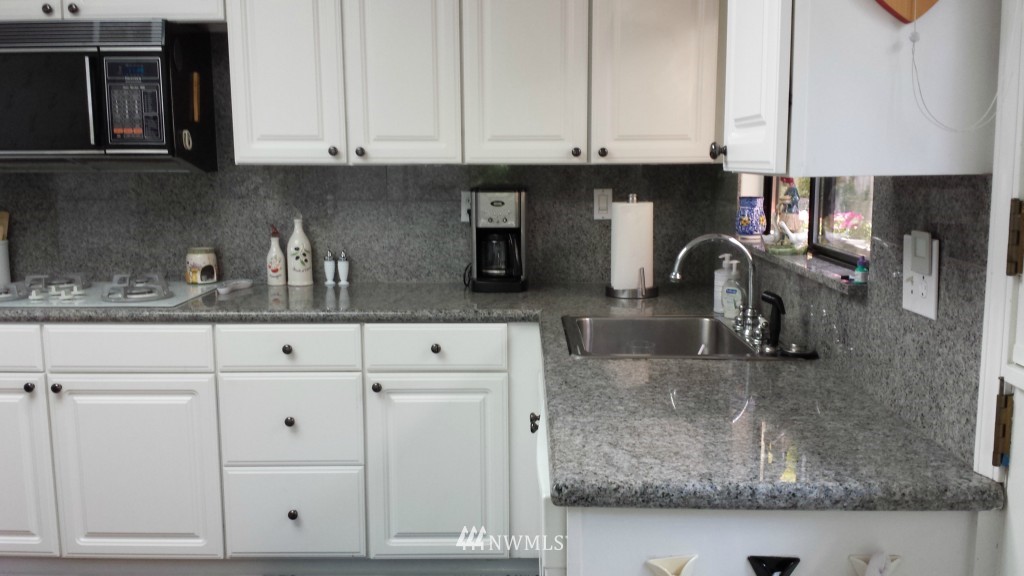 5340 Southwest Lander Street Seattle, WA 98116 - Photo 5 of 17 Gallery Image 5