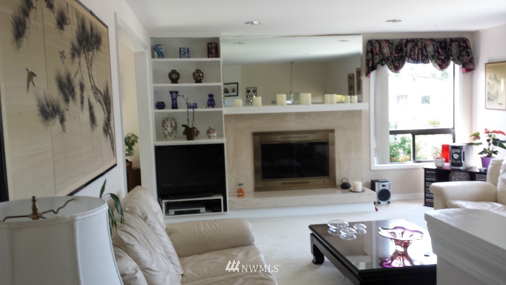 5340 Southwest Lander Street Seattle, WA 98116 - Photo 8 of 17 Gallery Image 8