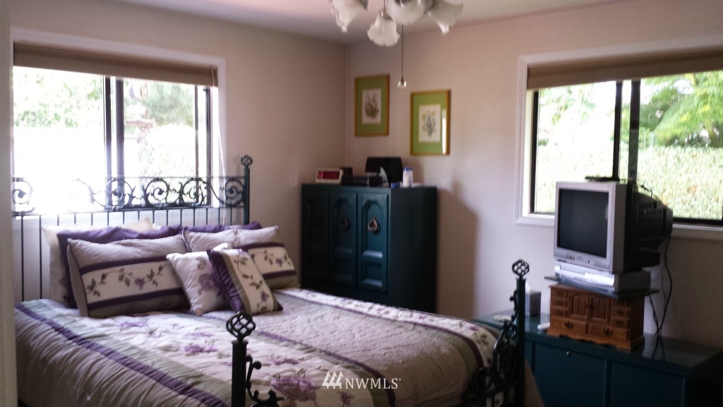 5340 Southwest Lander Street Seattle, WA 98116 - Photo 10 of 17 Gallery Image 10