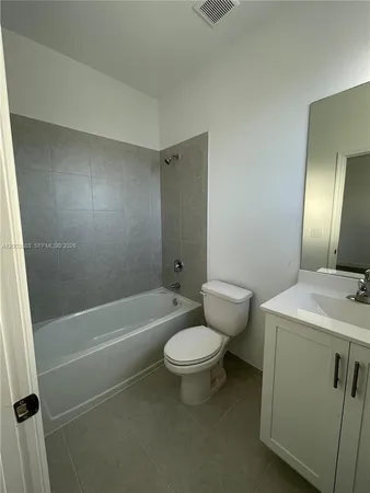 $2,800 | 813 Northeast 211th Street, Miami, FL 33179